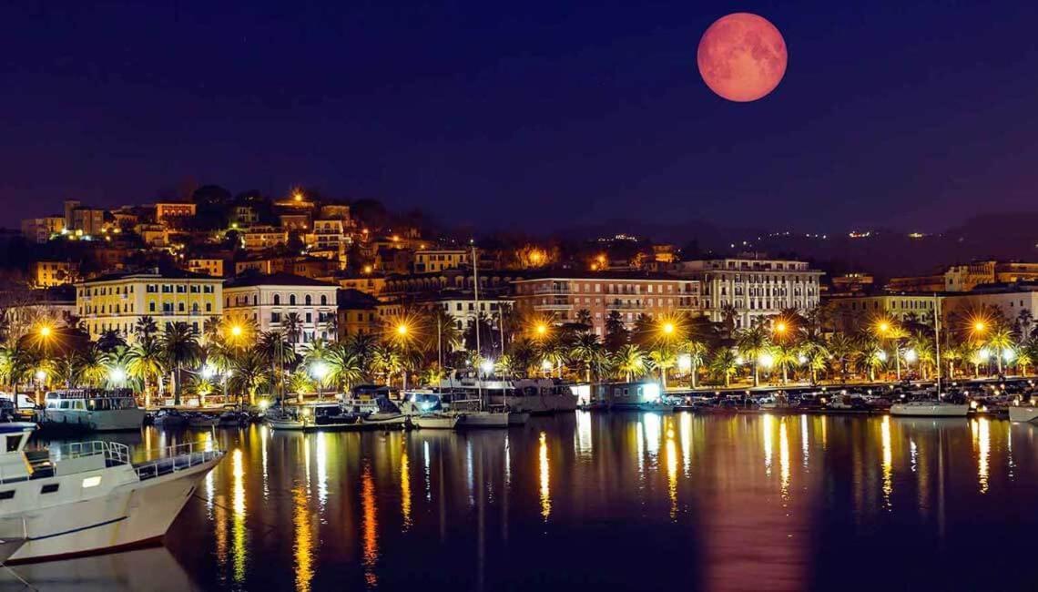 Bed And Boat Holiday Hotel La Spezia Exterior photo